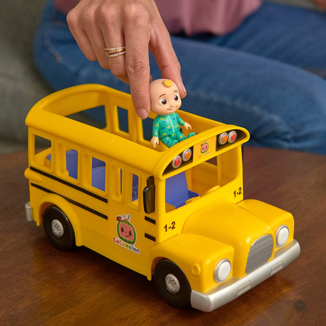 CoComelon Musical Yellow School Bus mit JJ-Figur 