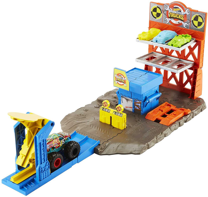 Hot Wheels Monster Trucks Blast Station Spielset mit HW Demo Derby und Crushable C