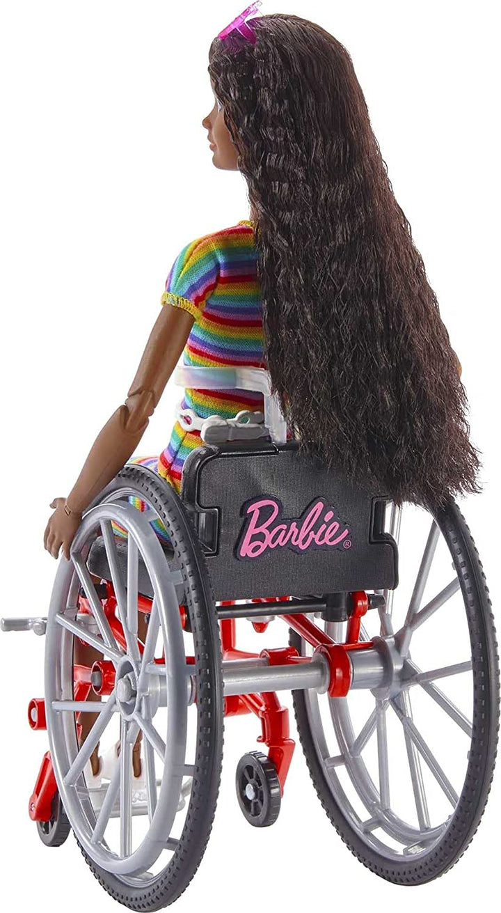 Muñeca Barbie Fashionistas n. ° 166 con silla de ruedas y cabello castaño rizado