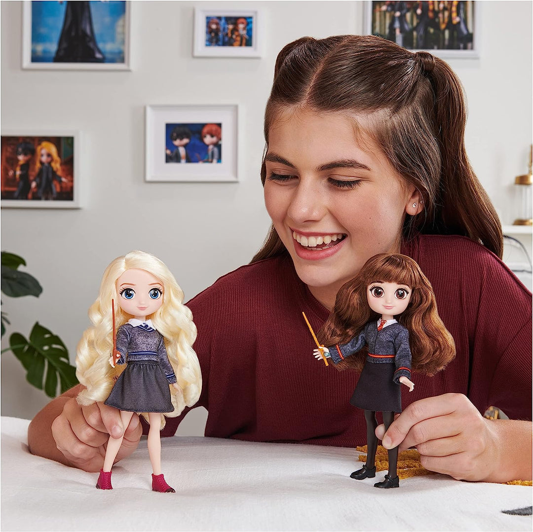 Wizarding World Harry Potter, 20,3 cm großes Luna Lovegood-Geschenkset mit 2 Outfits, 5 Puppenzubehör, Kinderspielzeug ab 5 Jahren