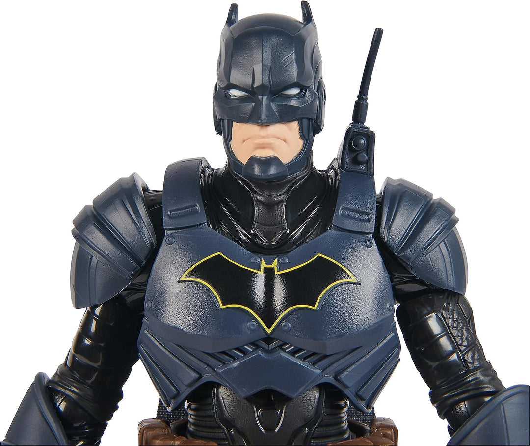 DC Comics 6067399 Adventures, Batman-Actionfigur mit 16 Rüstungszubehörteilen, 17