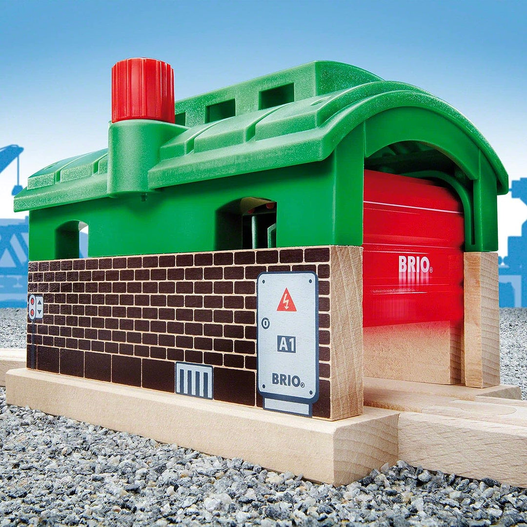 BRIO World – Eisenbahngarage für Kinder ab 3 Jahren – kompatibel mit allen BRIO-Eisenbahnsets und Zubehör