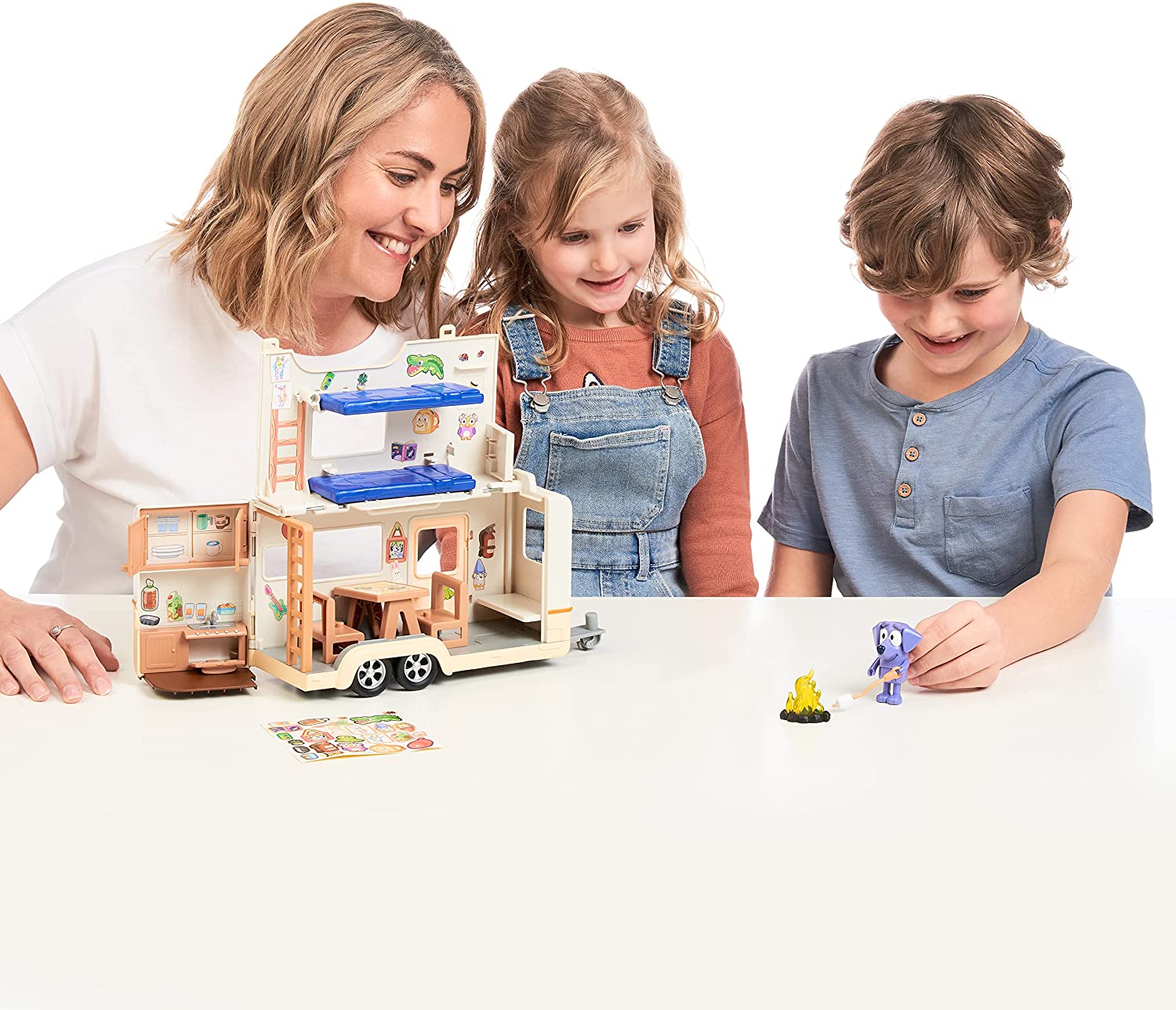 Bluey's Caravan Adventures Playset - Transforming Playset with Figure & Accessories 3